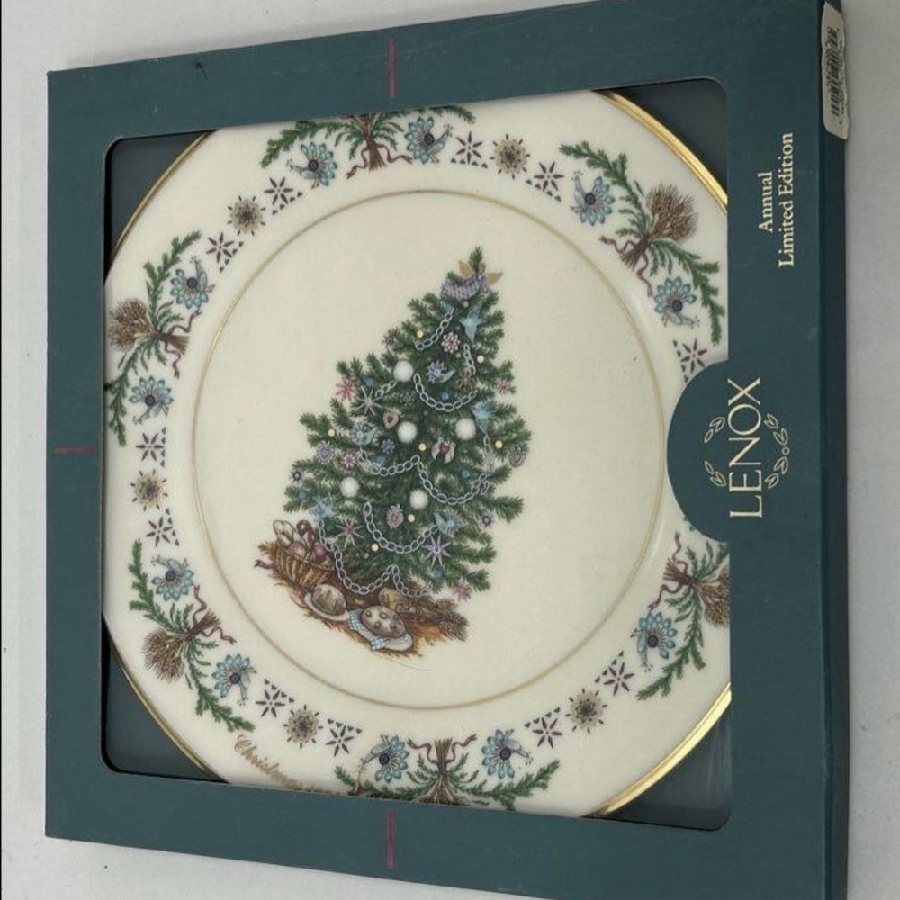 Lenox Limited Edition Plate with Christmas Tree and Gold Accents